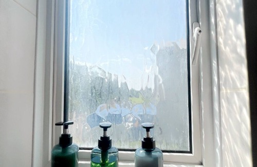Brunel Apartment | Stylish Apartment near Heathrow Brunel Uni, Shops, & 35 mins to Central London