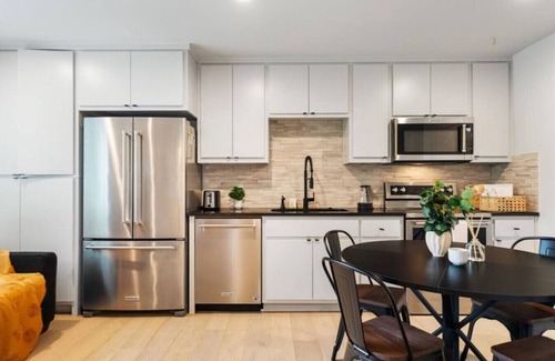 Swede Hill Apartment | Stylish Apartment Near Downtown