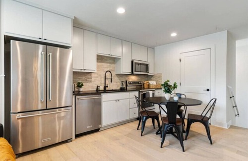 Swede Hill Apartment | Stylish Apartment Near Downtown