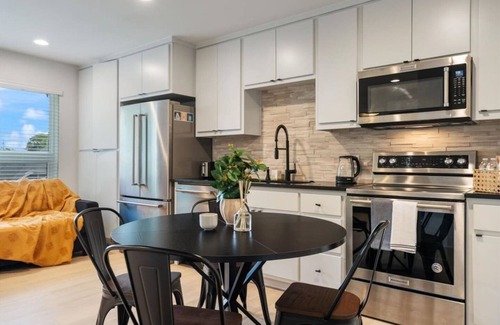 Swede Hill Apartment | Stylish Apartment Near Downtown