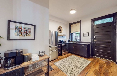 Old Louisville Apartment | Stylish Apartment|Parking|0.6 miles from UofL