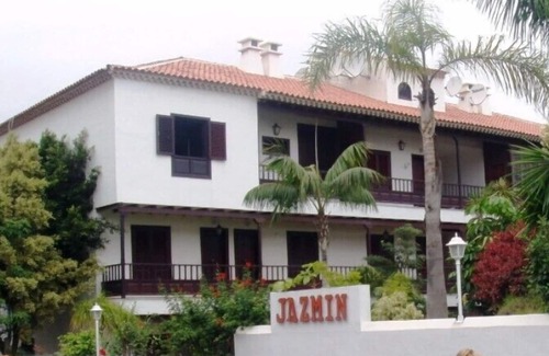 Los Realejos Apartment | Stylish apartment with a panoramic view of the sea, the coast & the mountains