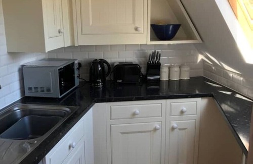 Bonnington Apartment | STYLISH APARTMENT WITH PRIVATE ROOF TERRACE
