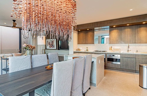 Cape Town City Centre Apartment | Stylish Apartment with Rooftop Deck and Pool 53 Napier