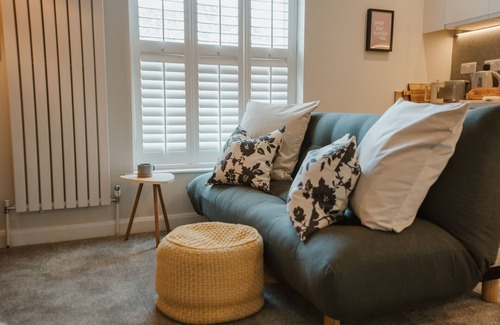 Marple Apartment | Stylish Apartment with private EV car charger