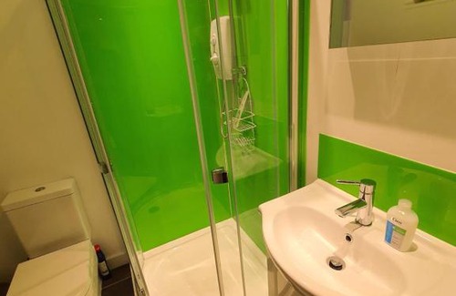Patchway Apartment | Stylish Apartment With Hot Tub