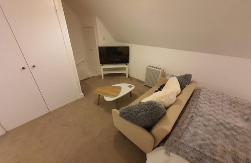 Patchway Apartment | Stylish Apartment With Hot Tub