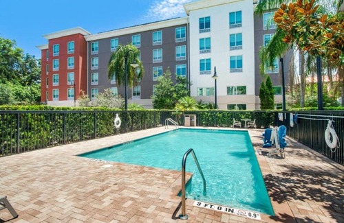 Apopka House | Stylish Apopka room with easy Orlando access !