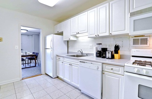 Aurora Highlands Apartment | Stylish Apt - Gym & Business Close to DC