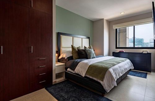Ampliacion Granada Apartment | Stylish Apt with Pool and Gym
