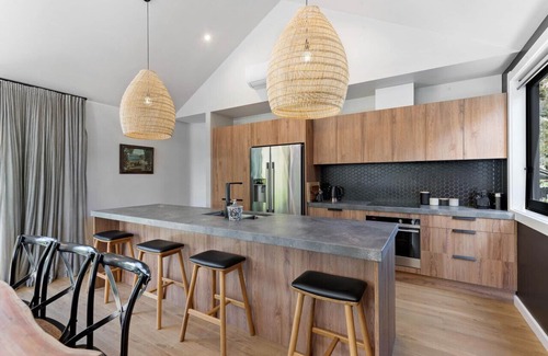 Arrowtown House | Stylish Arrowtown Home-fabulous location + comfort