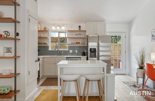 North University Apartment | Stylish Austin Retreat w/Luxurious King Bed + W/D