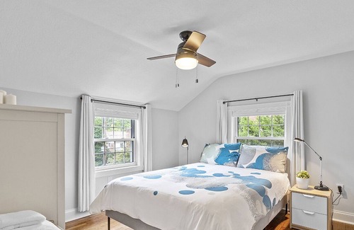 Mount Lebanon House | Stylish ♥ Baby Friendly ♥ 15min to DT PGH ♥ Great Yard