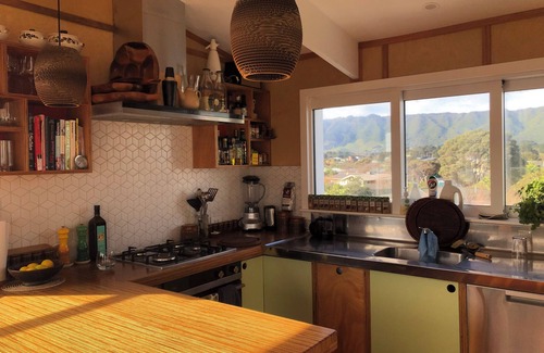 Waikanae House | Stylish Bach With hot tub and Island Views - Bali Hai