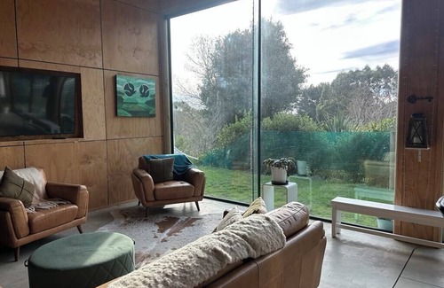 Te Horo House | Stylish Barn House