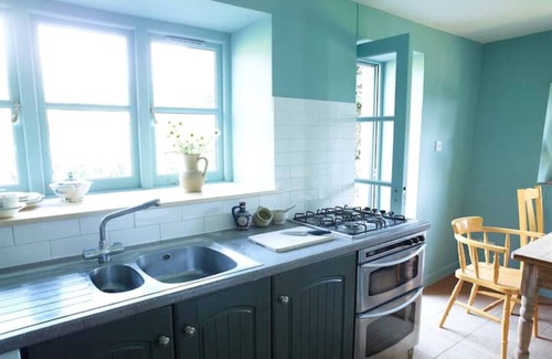 Modbury House | Stylish barn perfect for beach, surf or moor