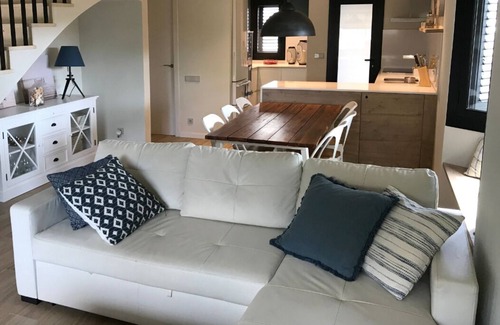Cubelles House | STYLISH BEACH HOUSE, 600m to sea, 50k to Barcelona