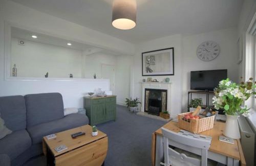 Herne Bay Apartment | Stylish Beachfront Retreat with Spectacular Sea Views