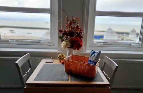 Herne Bay Apartment | Stylish Beachfront Retreat with Spectacular Sea Views