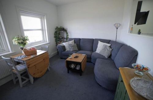 Herne Bay Apartment | Stylish Beachfront Retreat with Spectacular Sea Views