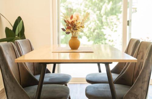 West Bellevue Apartment | Stylish Bellevue Stay half mile to downtown