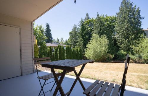 West Bellevue Apartment | Stylish Bellevue Stay half mile to downtown