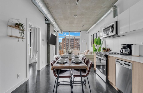 Connaught Condo | Stylish Beltline 1BR w/Parking
