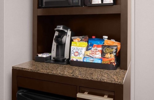 Bethesda Hotel | Stylish Bethesda Room Pet Friendly With Access To NIH And DC