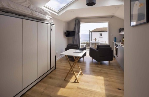Gorran Haven House | Stylish Boatshed with Sea Views, Private Parking