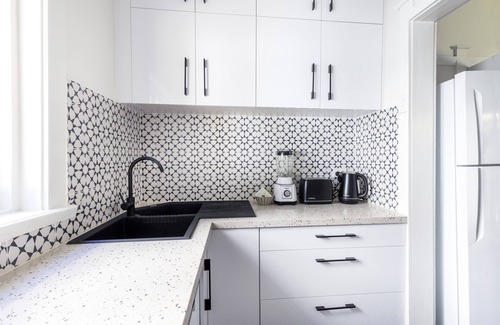 Bondi Beach Apartment | Stylish Bondi Beach pad moments from sand & surf