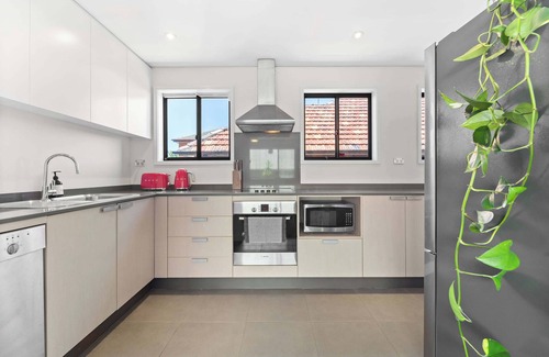 Randwick Apartment | Stylish Boutique Apartment by the Beach