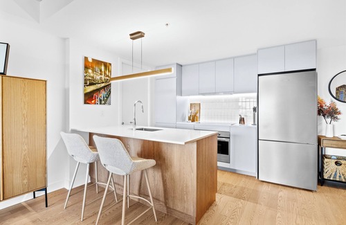 Pointe-Saint-Charles Apartment | Stylish brand new 2 bed, 2 bath Apartment in Griffintown.n31 night minimum.
