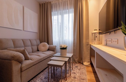 Navas Apartment | * Stylish Brand New Apt 5 guests A/C El Clot @22 District