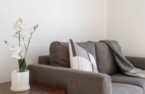 Addington Apartment | Stylish Brand New Sunny 3Bdrm 3Bth garage sleeps 6