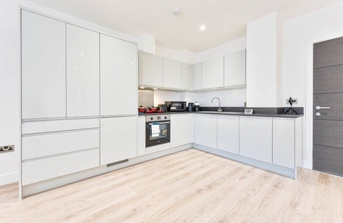 Barnt Green Apartment | Stylish & Bright 2 Bedroom Apartment in Solihull