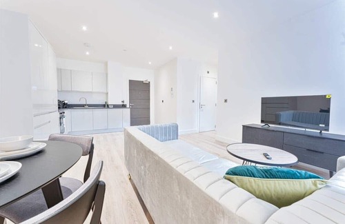 Barnt Green Apartment | Stylish & Bright 2 Bedroom Apartment in Solihull