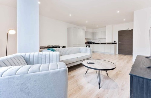 Barnt Green Apartment | Stylish & Bright 2 Bedroom Apartment in Solihull