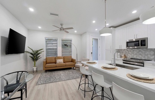Tampa Heights House | Stylish, Bright & Cozy ~ 4 mins to Downtown Tampa, free Parking