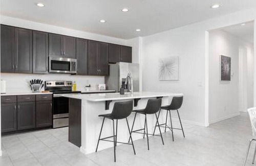 Casa Grande House | *Stylish & Bright* King Queen Beds*Backyard*Garage
