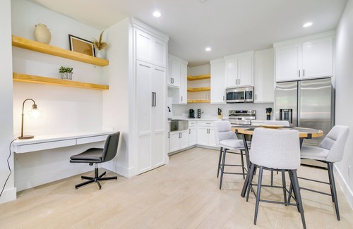 Brownsville House | Stylish Brownsville Stay: Coastal Day Trips!