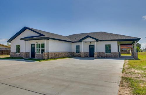 Brownsville House | Stylish Brownsville Stay Coastal Day Trips!