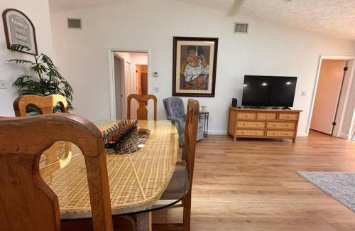 Lake Placid Villa | Stylish budget friendly retreat!