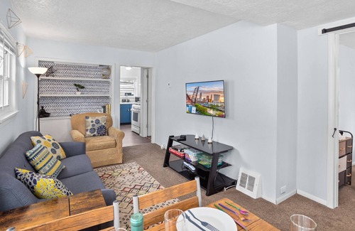 Euclid House | Stylish Bungalow Close to Downtown Cleveland