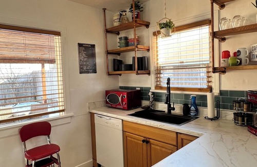 Lewiston House | Stylish Bungalow in historic Normal Hill