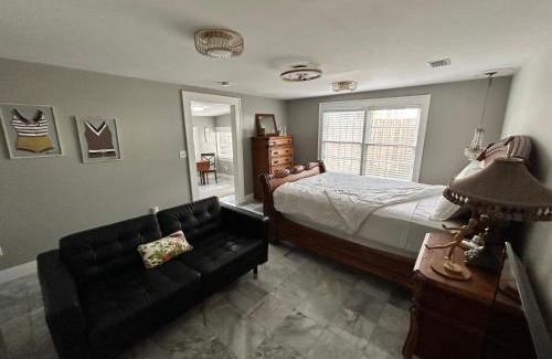 Avondale Apartment | Stylish Bungalow Near Dining, Parks & Entertainment