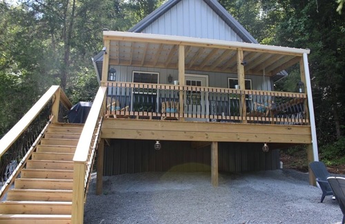 Jamestown Cabin | Stylish cabin 4mins away from Cumberland Lake!