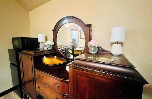 Kennard Cottage | STYLISH CABIN WITH HOT TUB IN A SMALL TOWN. STAY AMONG THE PINE TREES! EAST TX.!