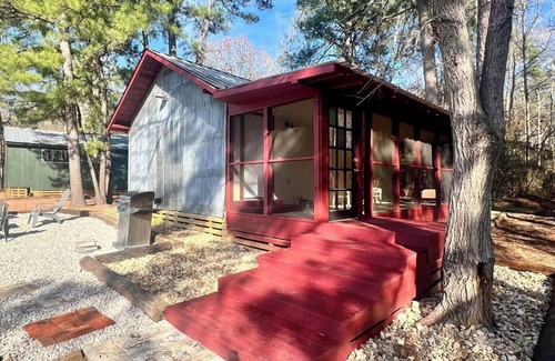 Kennard Cottage | STYLISH CABIN WITH HOT TUB IN A SMALL TOWN. STAY AMONG THE PINE TREES! EAST TX.!