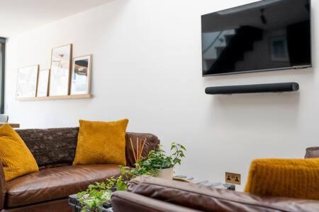 Cambridge House | Stylish Cambridge Home with free parking