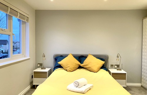 Bar Hill House | Stylish Cambridge pad